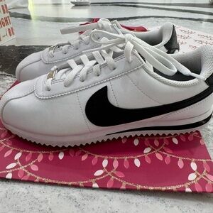 Nike cortez White Sneakers